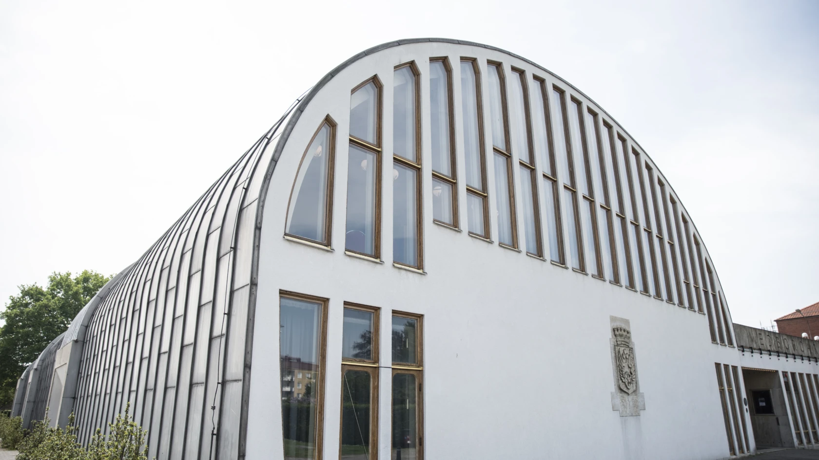 Bild av Medborgarhusets entré och glasparti